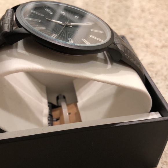 Watch - Picture 3 of 5